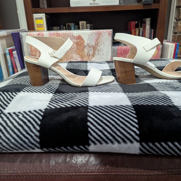 Kate & Kelly Block Heel 3 inch White Sandal Size 8 1/2 M - Picture 2 of 5